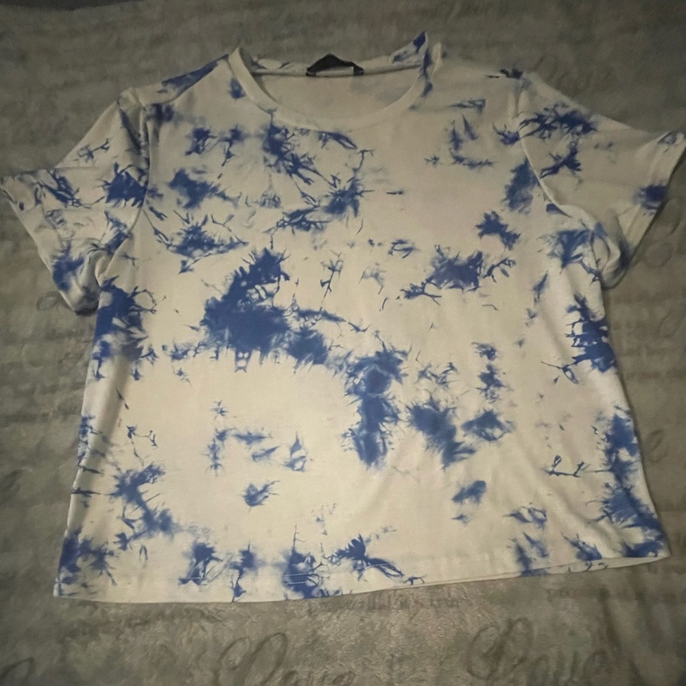 She in tie dye top